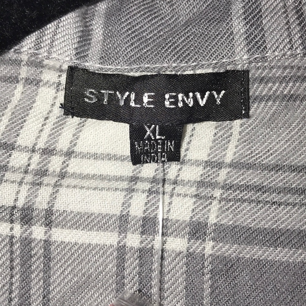 Flannel - Picture 3 of 4